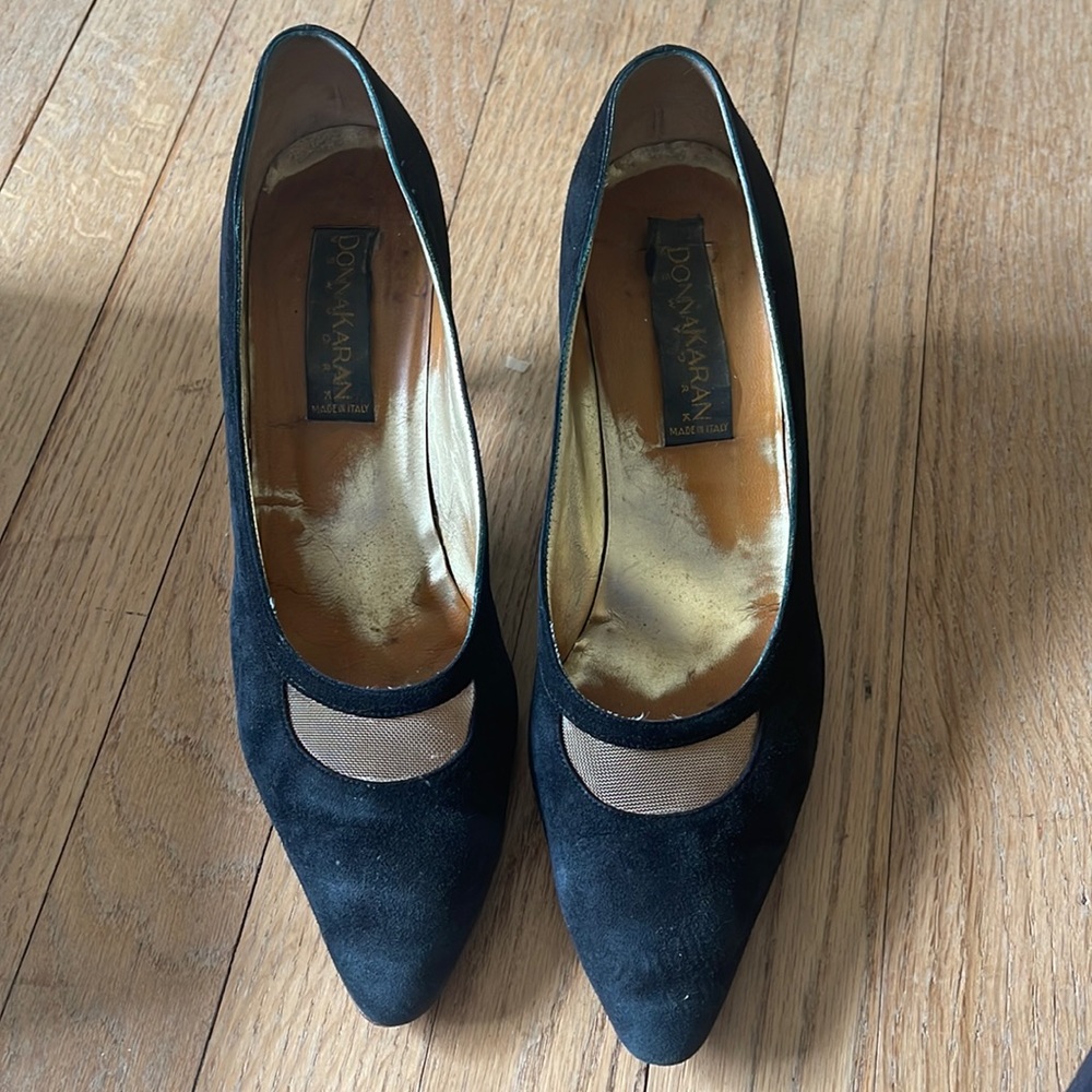 Donna Karan Kitten heel Black Suede Pumps/ vintage